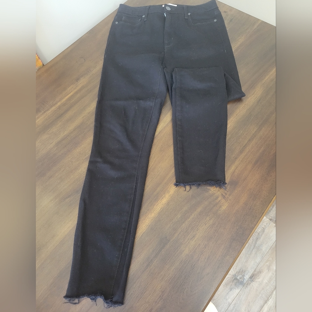 PARKER SMITH Black Frayed Hem Skinny Ankle Jeans. Like New